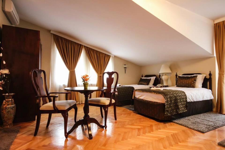 Hotel Villa Alexander Скопие Екстериор снимка
