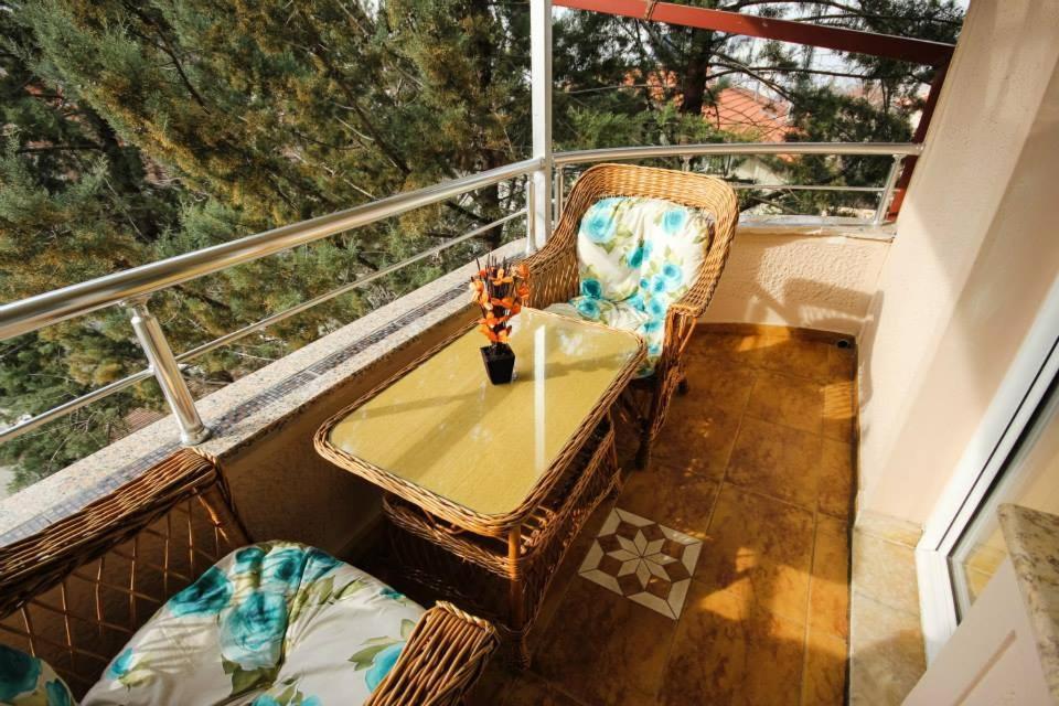 Hotel Villa Alexander Скопие Екстериор снимка