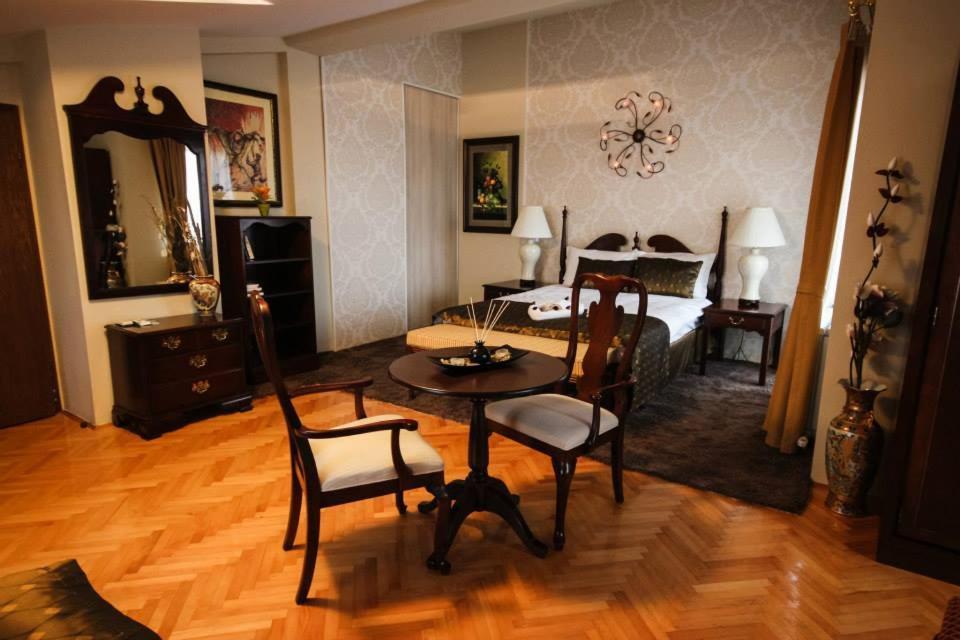 Hotel Villa Alexander Скопие Екстериор снимка
