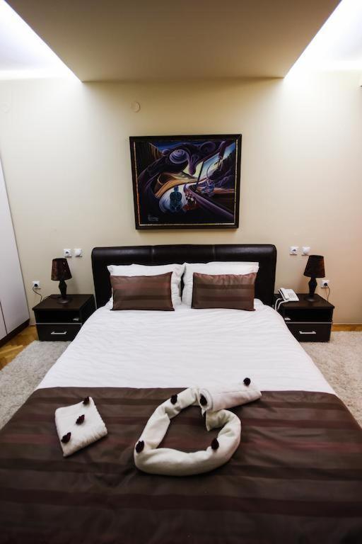Hotel Villa Alexander Скопие Екстериор снимка
