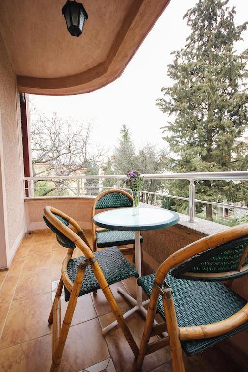Hotel Villa Alexander Скопие Екстериор снимка