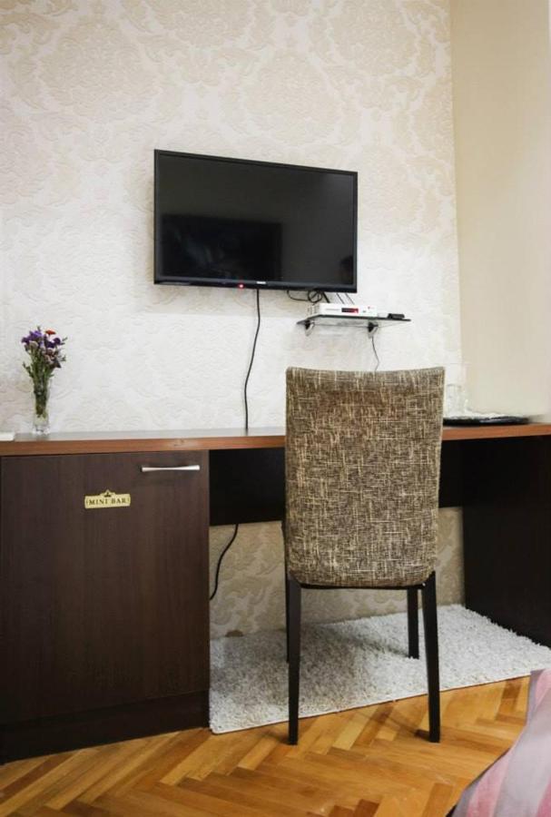Hotel Villa Alexander Скопие Екстериор снимка