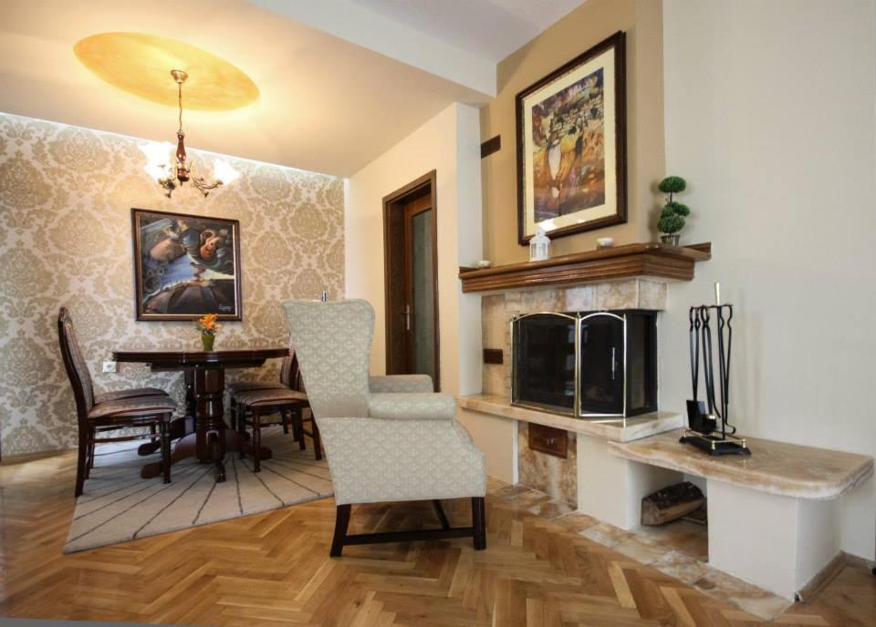 Hotel Villa Alexander Скопие Екстериор снимка