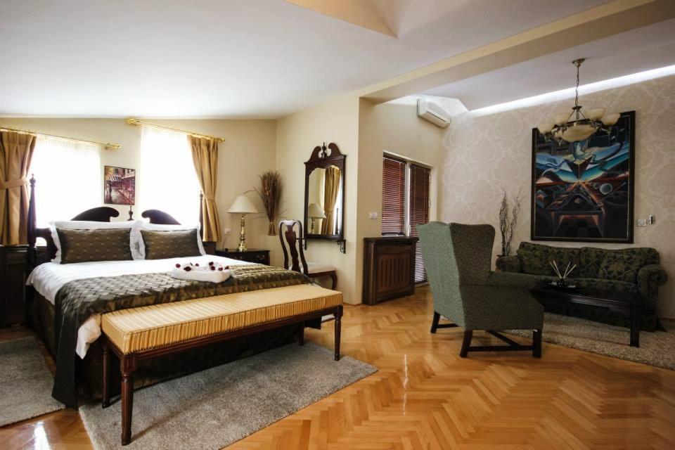 Hotel Villa Alexander Скопие Екстериор снимка
