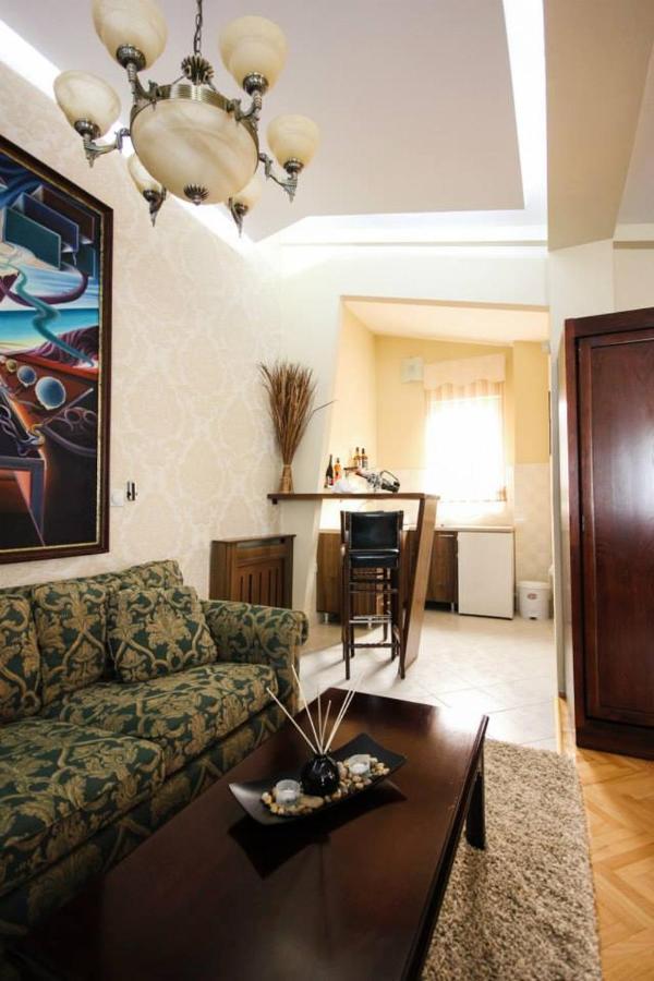 Hotel Villa Alexander Скопие Екстериор снимка