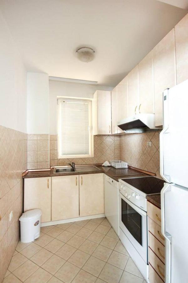Hotel Villa Alexander Скопие Екстериор снимка