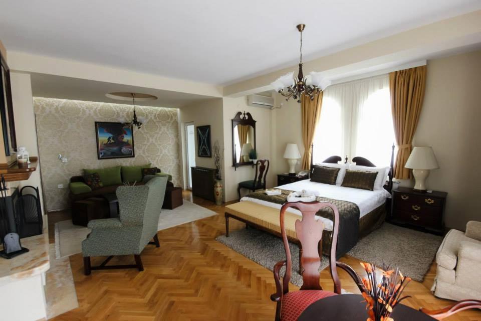 Hotel Villa Alexander Скопие Екстериор снимка