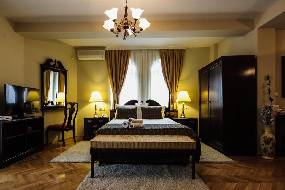 Hotel Villa Alexander Скопие Екстериор снимка
