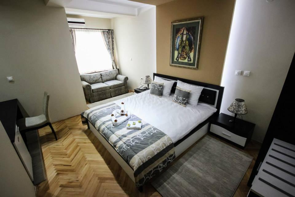 Hotel Villa Alexander Скопие Екстериор снимка