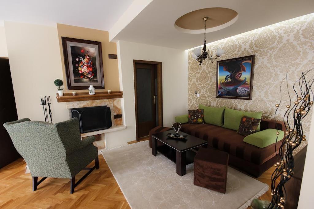 Hotel Villa Alexander Скопие Екстериор снимка