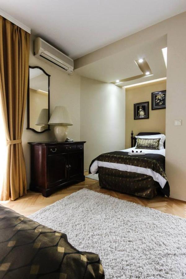Hotel Villa Alexander Скопие Екстериор снимка
