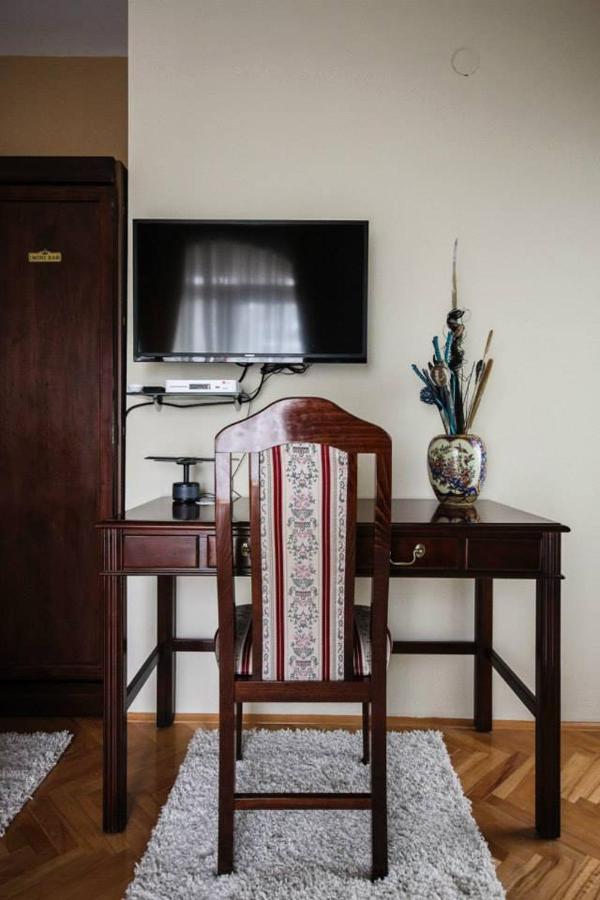 Hotel Villa Alexander Скопие Екстериор снимка