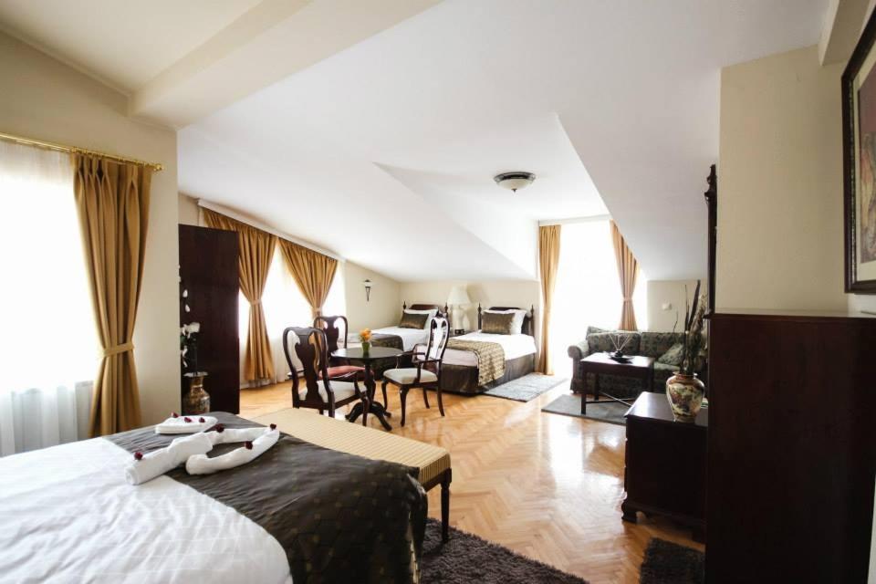 Hotel Villa Alexander Скопие Екстериор снимка
