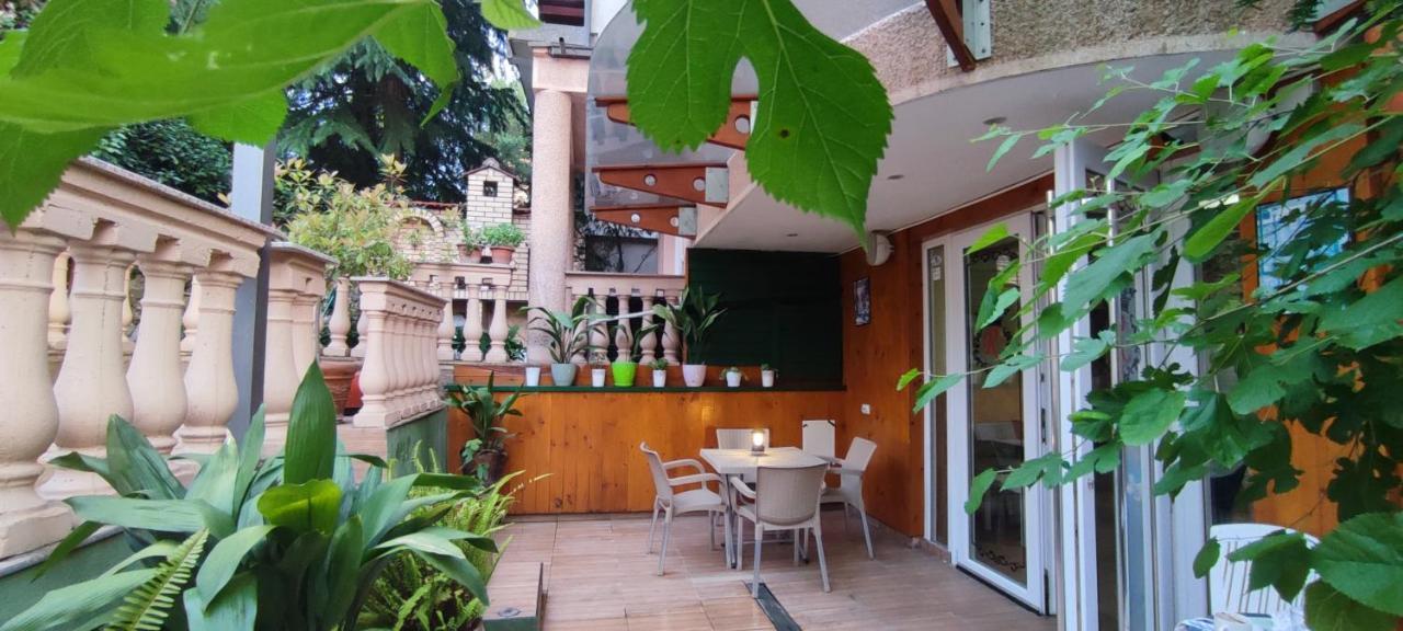 Hotel Villa Alexander Скопие Екстериор снимка
